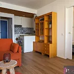 Appartement A La Rochelle Avec Piscine Et Parking - Fr-1-825-63