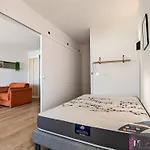 Appartement A La Rochelle Avec Piscine Et Parking - Fr-1-825-63