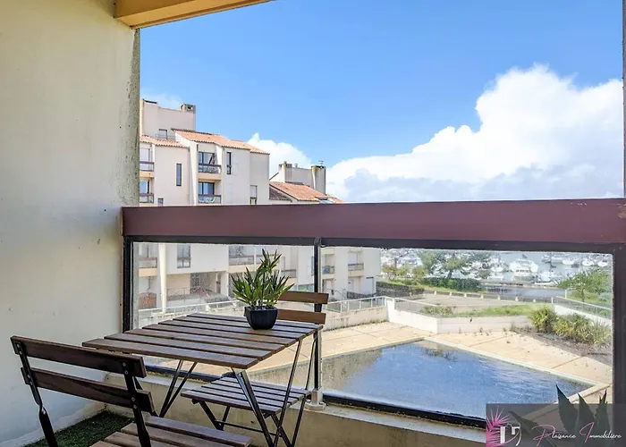Appartement A La Rochelle Avec Piscine Et Parking - Fr-1-825-63