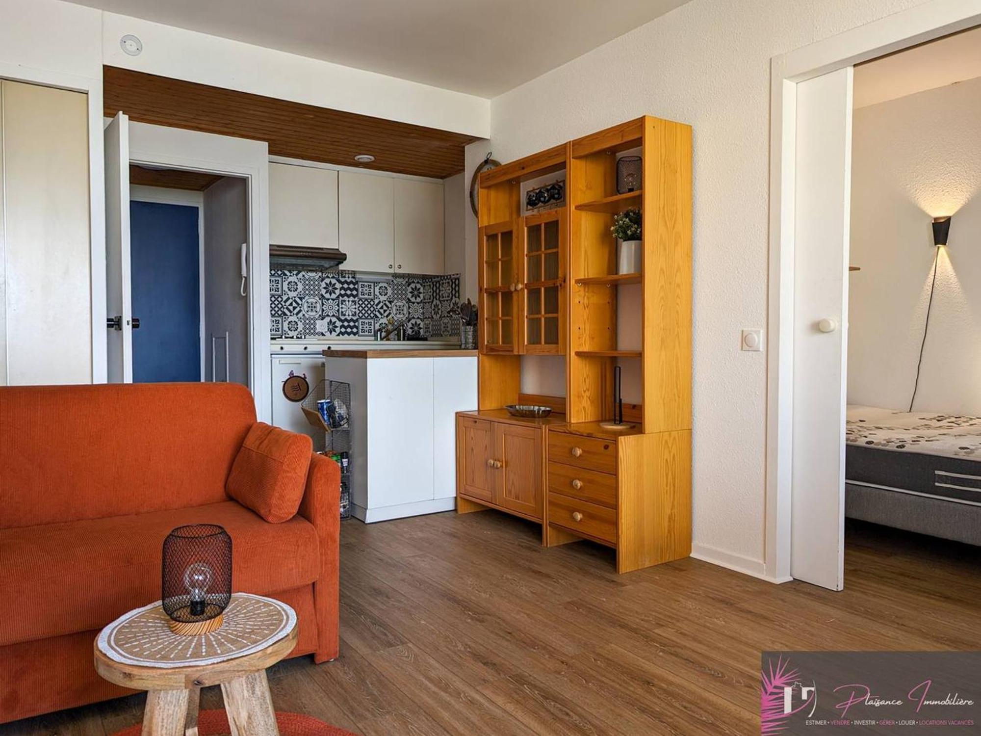 Apartment A La Rochelle Avec Piscine Et Parking - Fr-1-825-63 *