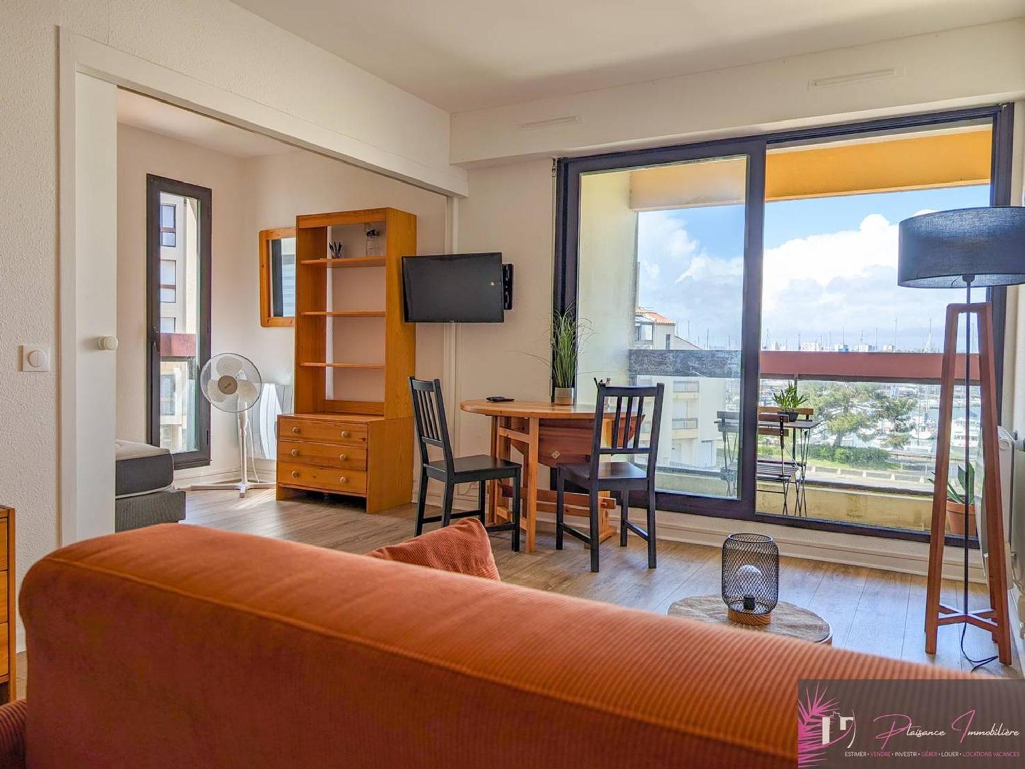 Apartment A La Rochelle Avec Piscine Et Parking - Fr-1-825-63 *