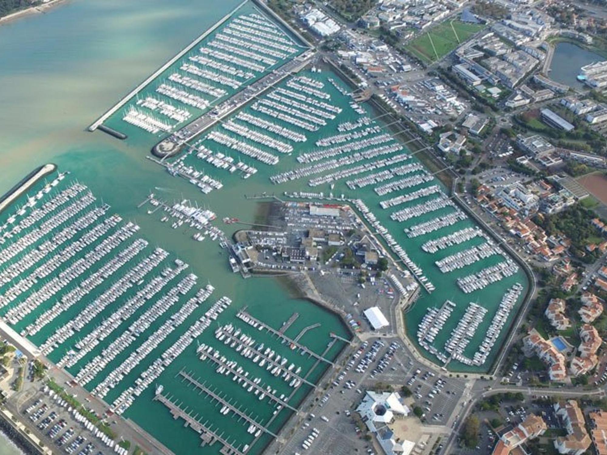 Apartment A La Rochelle Avec Piscine Et Parking - Fr-1-825-63 La Rochelle (Charente-Maritime)