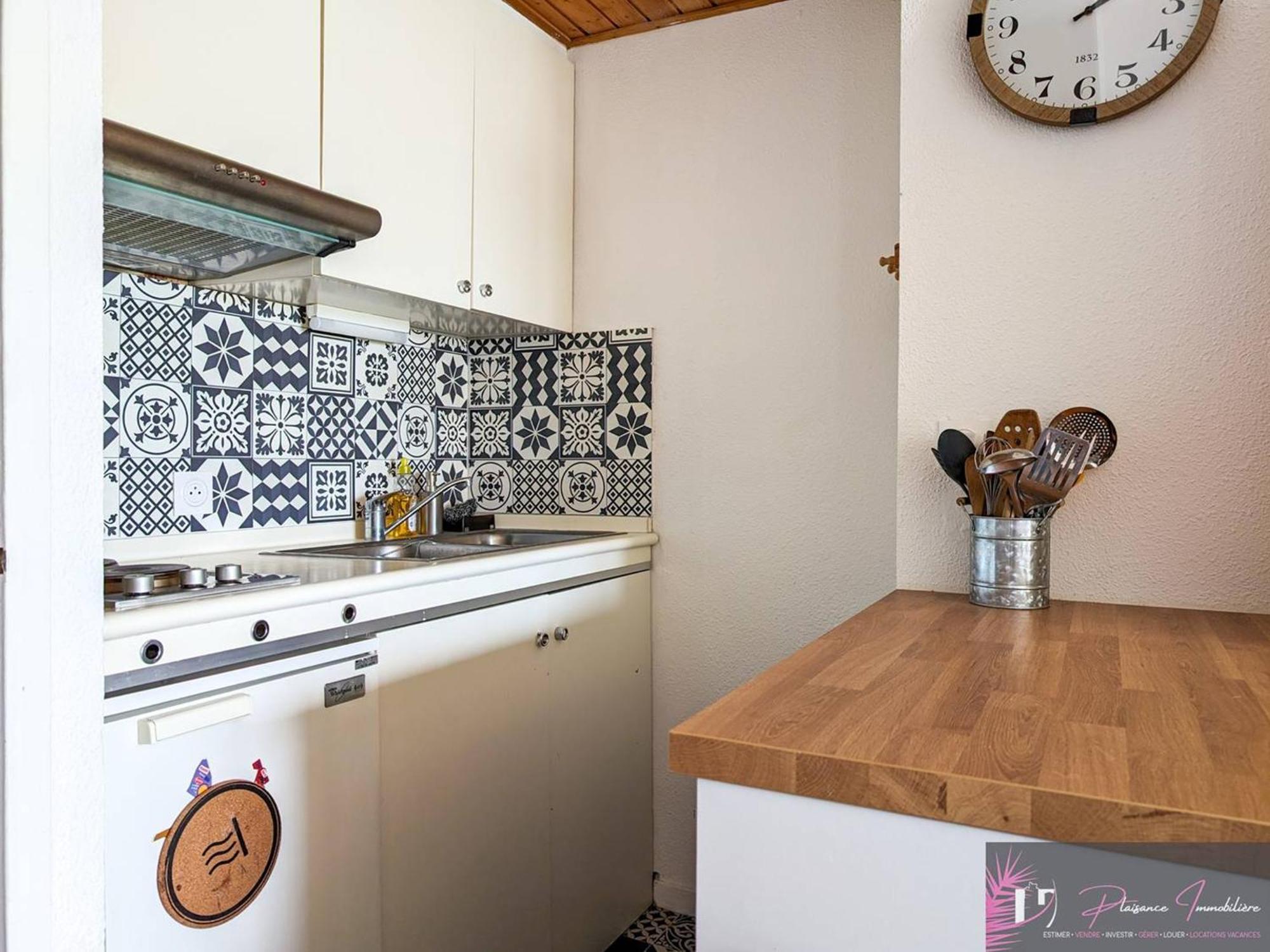 Apartment A La Rochelle Avec Piscine Et Parking - Fr-1-825-63 *